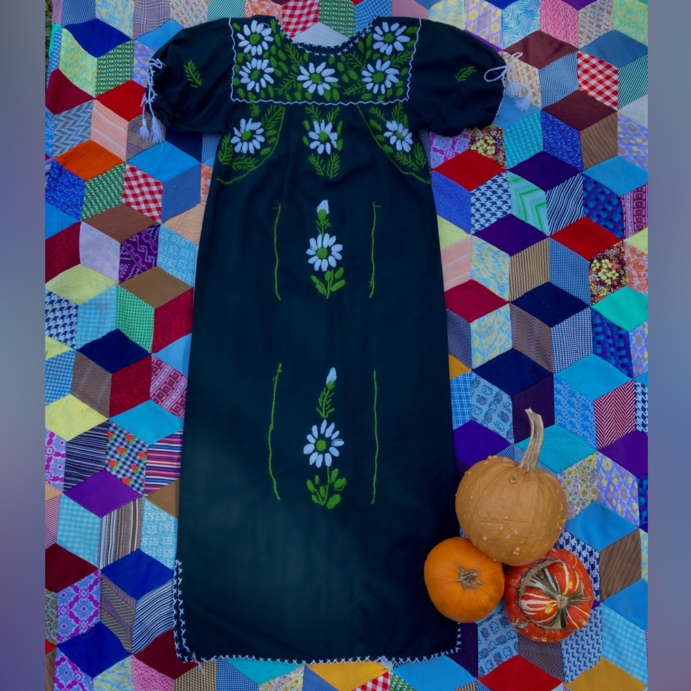Stunning 1970s hand embroidered Mexican Oaxacan folk dress